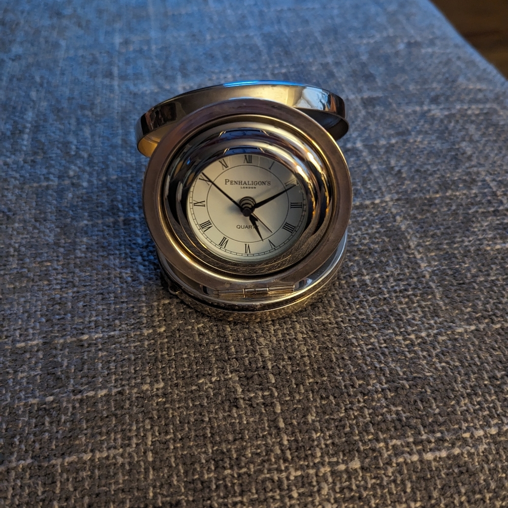 Travel clock